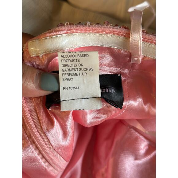 La Femme Long Pink Prom Dress with Gem Bordered Neckline and Beads Size 0 - Picture 5 of 8